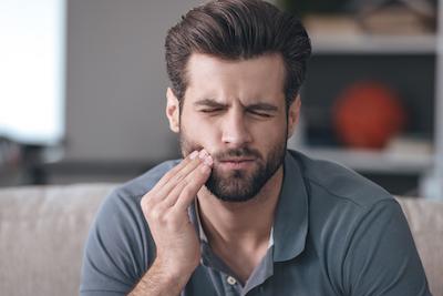 man with toothache in jacksonville fl